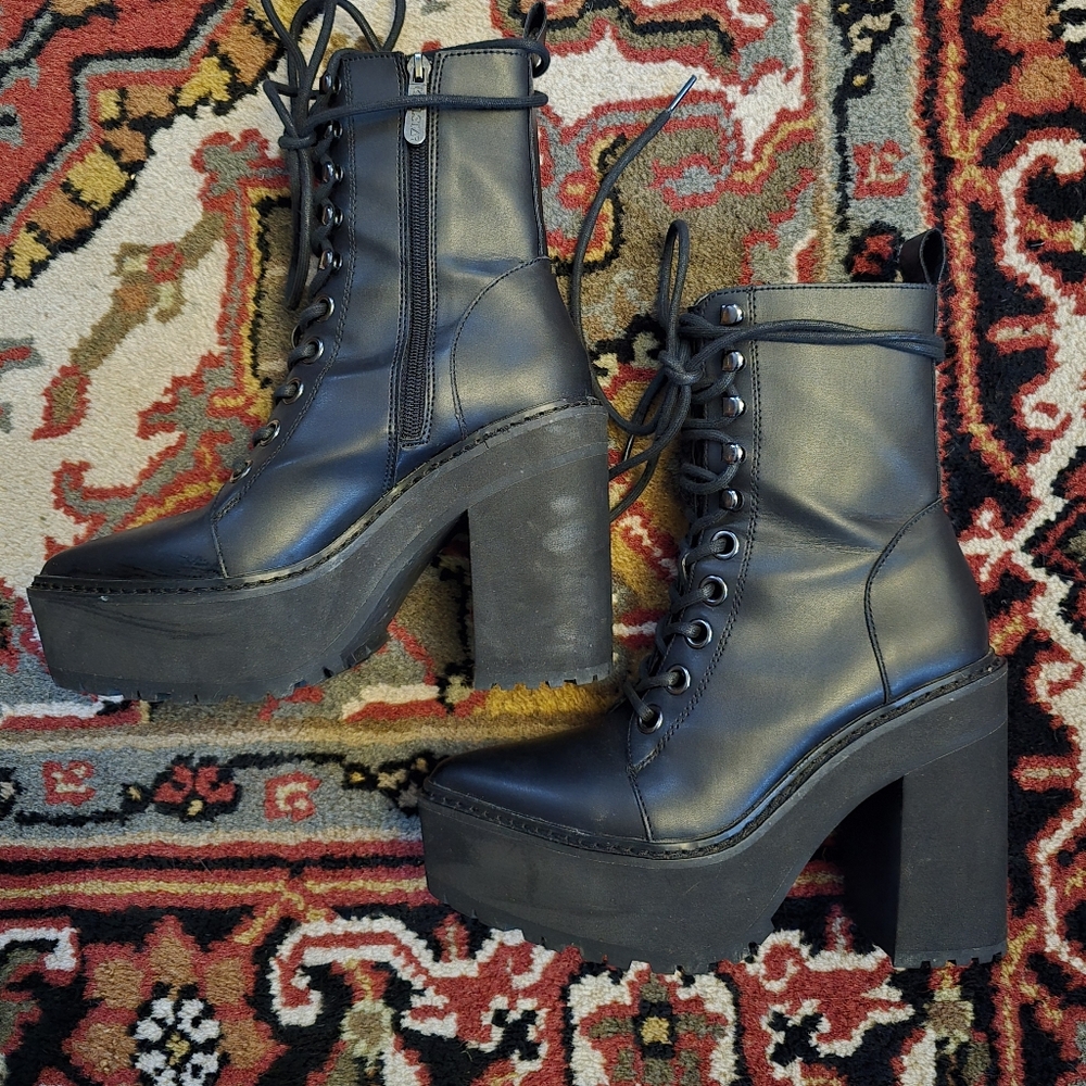 Killstar Salem City Lace Up Side Zip Boots Size US 6 Like New - Picture 6 of 12